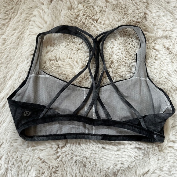 Grey Pattern Lululemon Sports Bra Size 4 - Picture 2 of 2